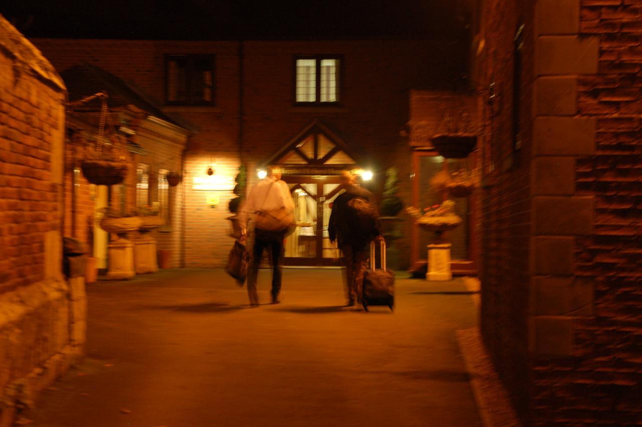 Hotel Albright Hussey Manor Hadnall Exterior foto